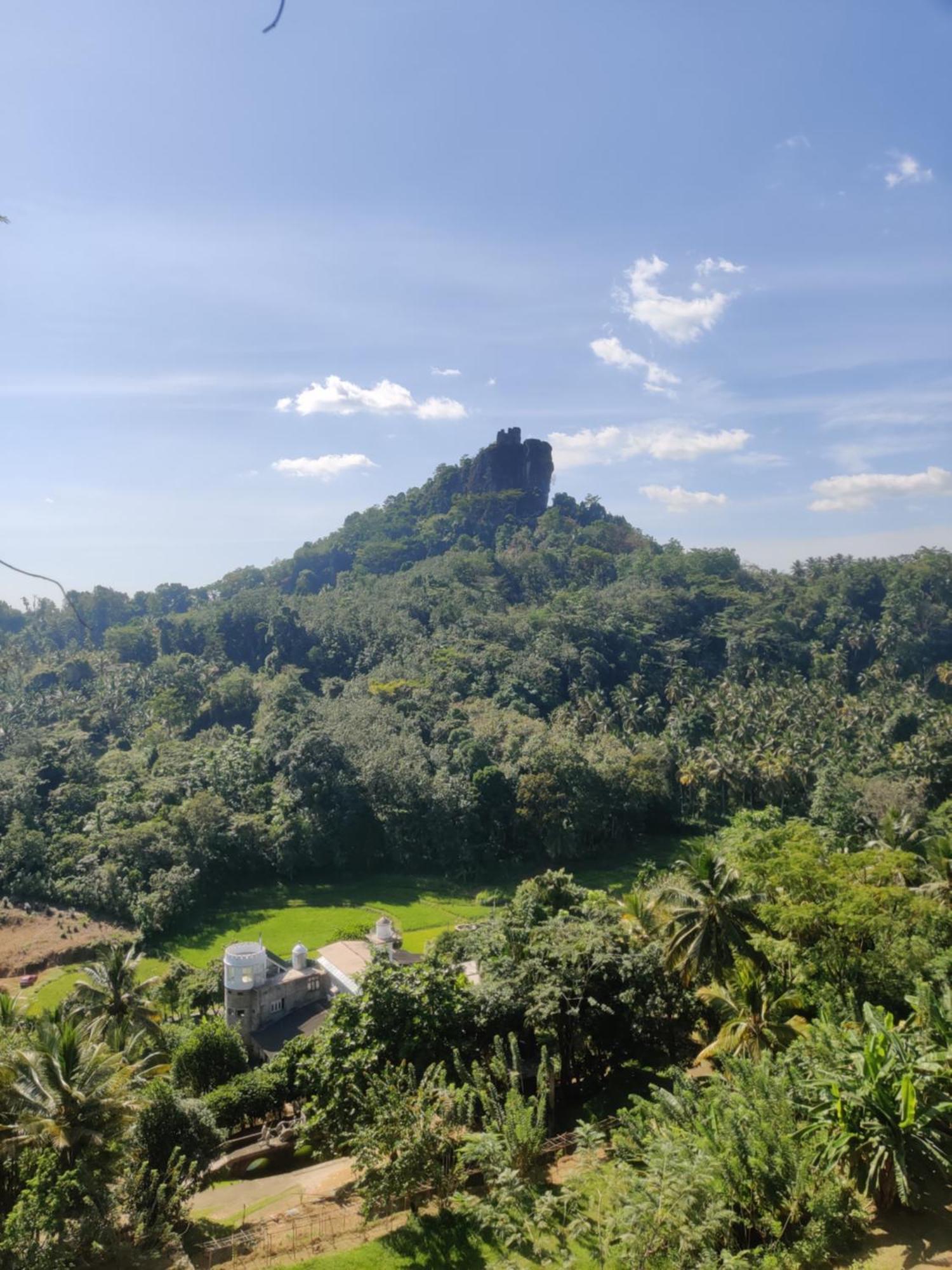 Kaba Saradiel Mawanella Buitenkant foto